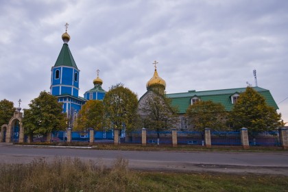 Храмовый комплекс Петро-Павловского собора. Купол в центре — храм-крестильня. Фото Александра Шурлакова