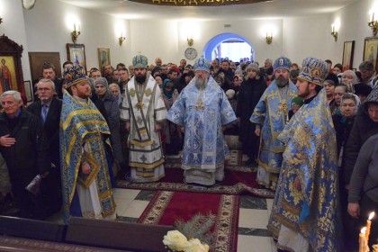 Престол храма Козельщанской иконы в Донецке