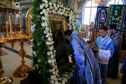 Архиерейское богослужение в храме п. Новоэкономическое